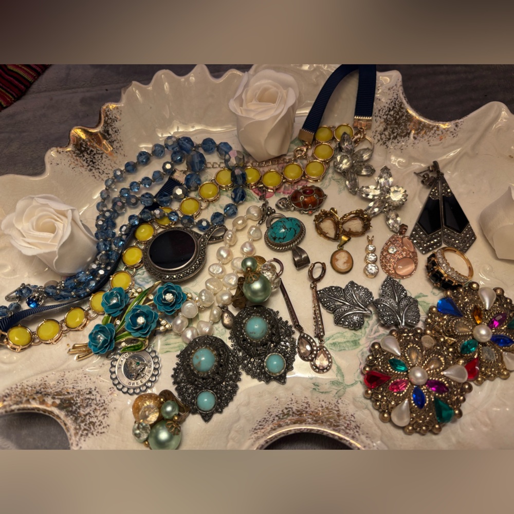 Stunning large Vintage Jewelry Collection many signed excellent condition lot - Picture 3 of 10
